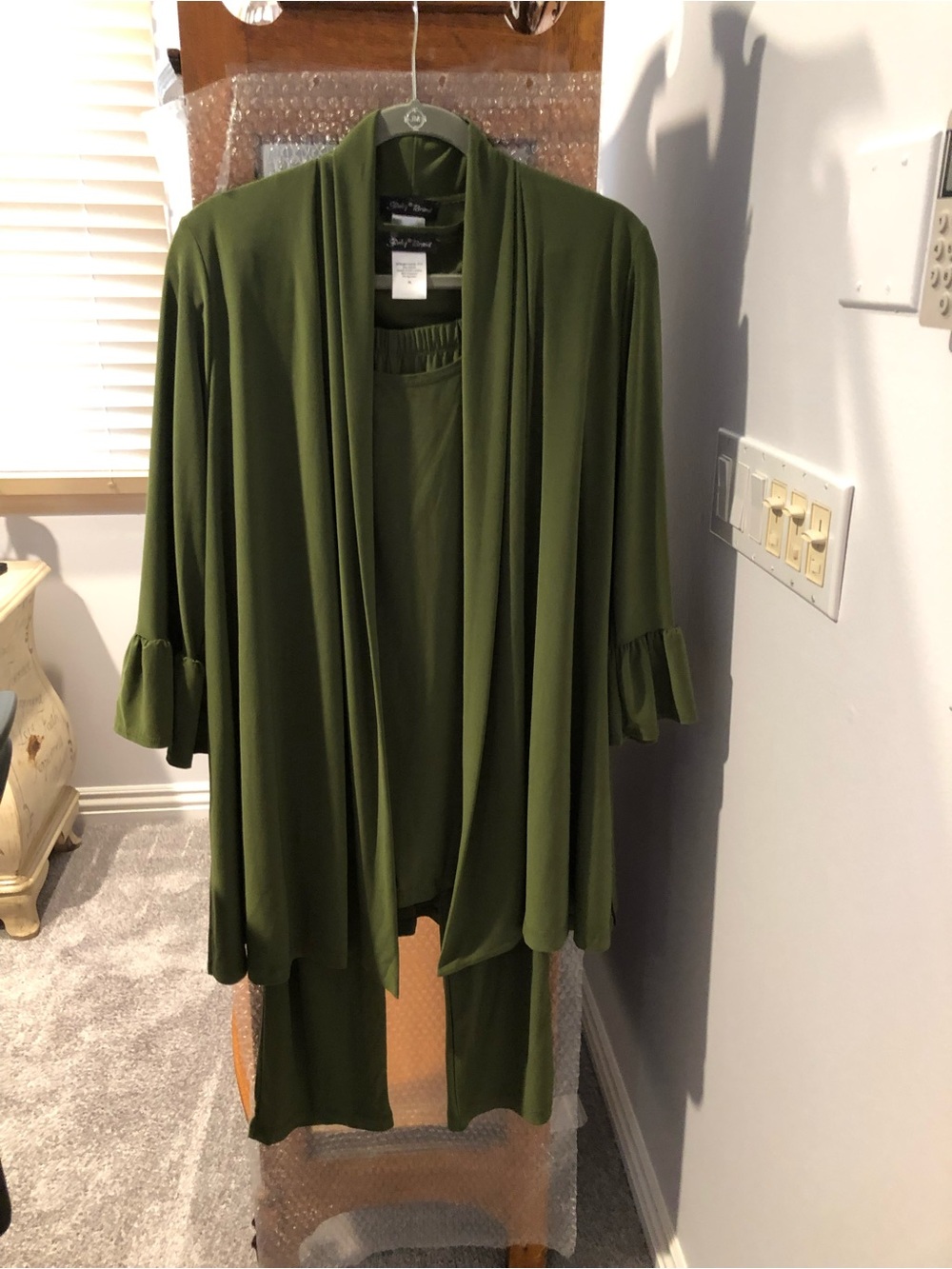 Three piece pantsuit size Large Women